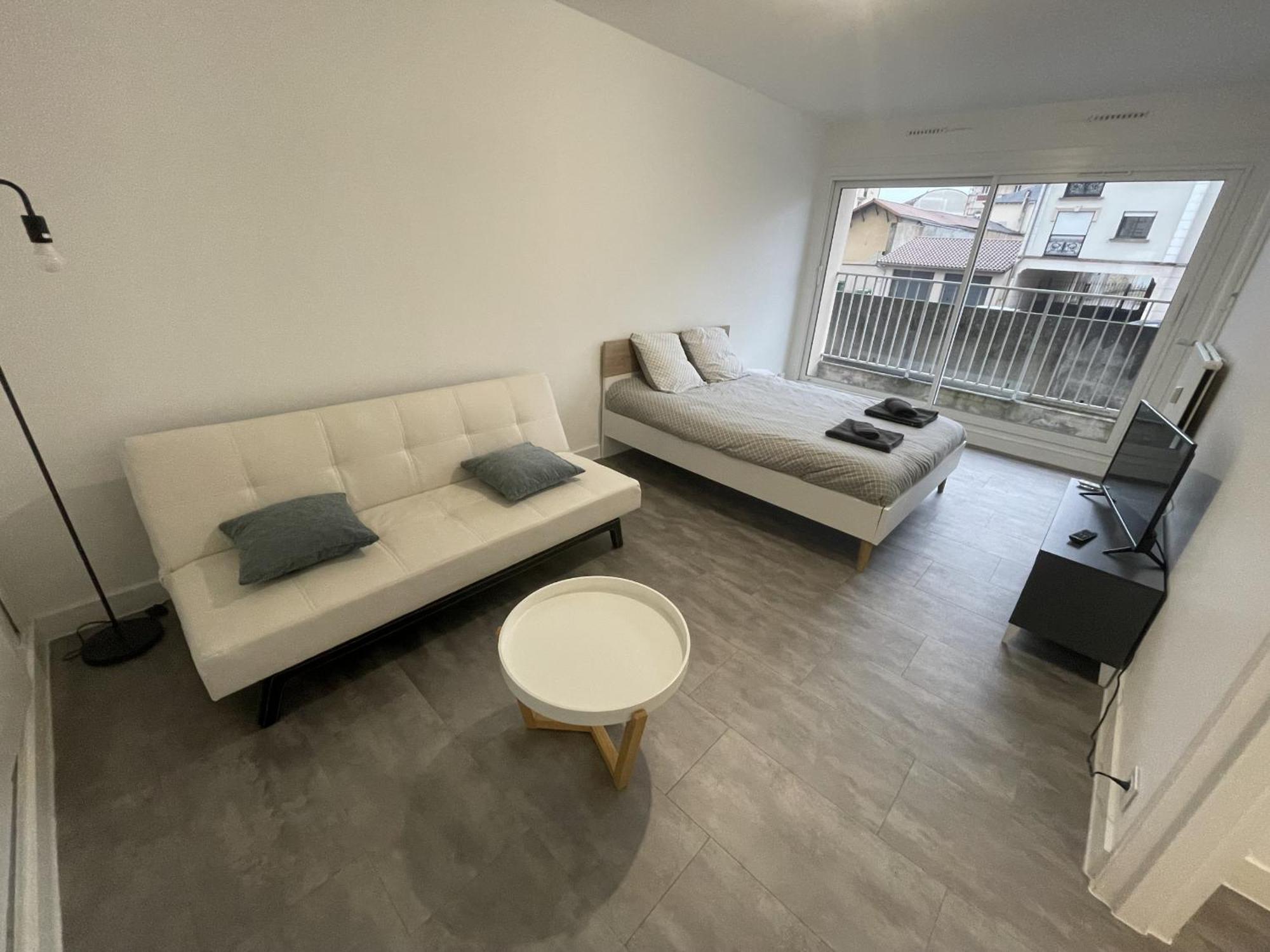 Logement Neuf A Proximite Du Centre Ville Avec Parking Limoges Exterior photo